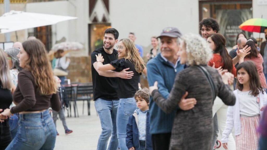 Alt: 'El que necessites és ballar', la proposta de la Taula de Dansa per dissabte