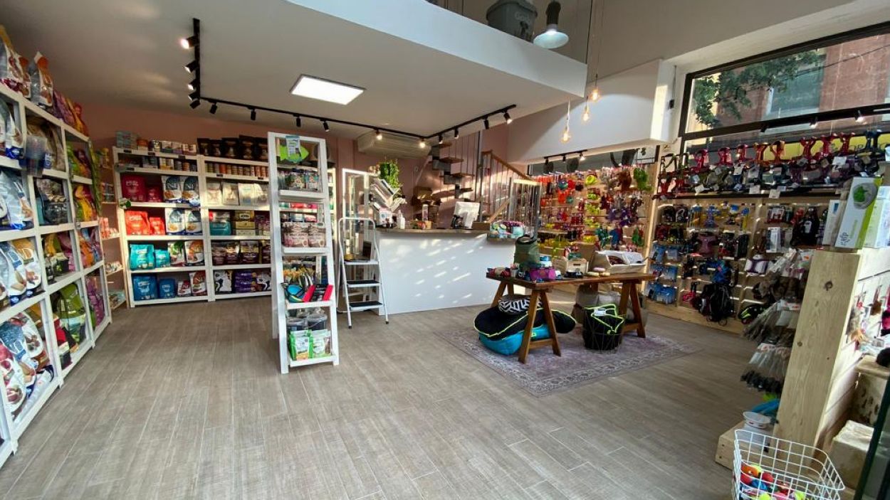 La botiga The Black Dog arriba a Sant Cugat amb gran diversitat de serveis per a gossos i gats