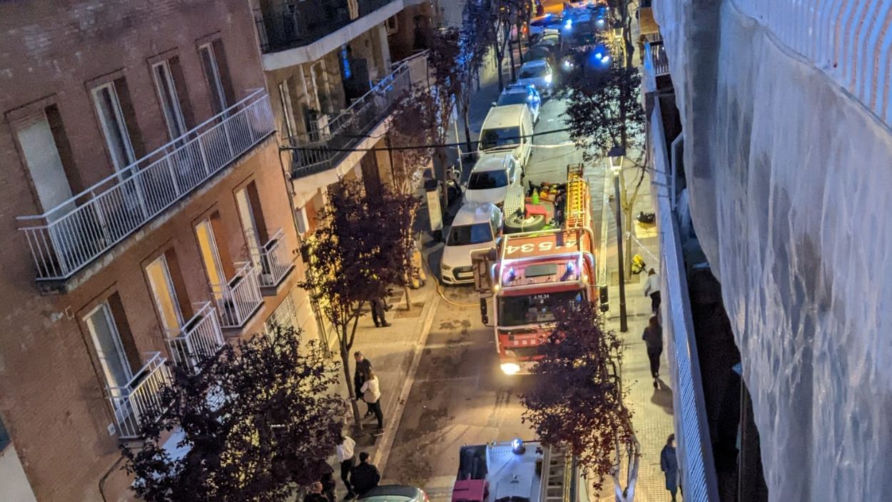 Petit incendi en la cuina d'un habitatge del carrer de Can Mates