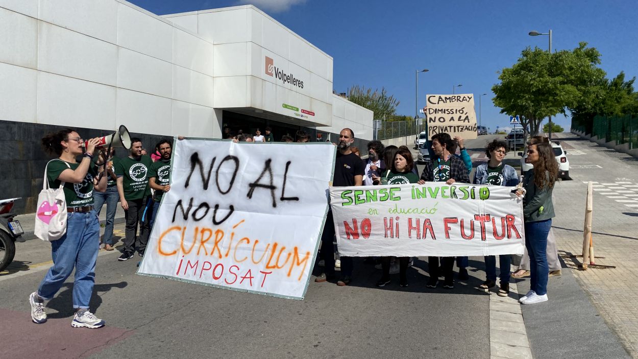 Els professors de l'Institut Leonardo da Vinci protesten contra la política educativa del Departament