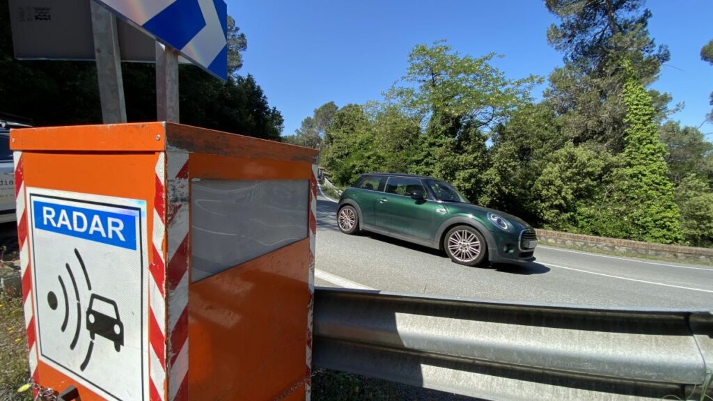 Alt: Radars, carrils de gir més vistosos i una franja central rugosa a la Rabassada per reduir el risc d'accidents