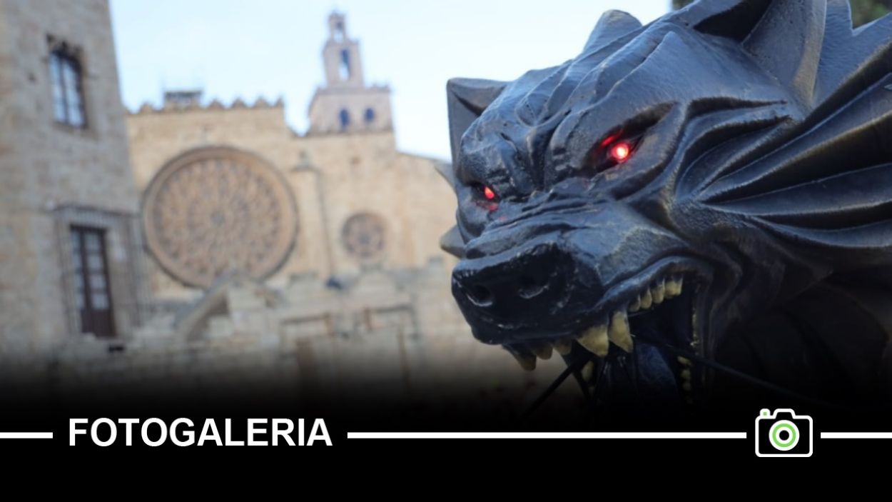 Foc, pirotècnia, fum i diables: la recepta d'un cap de setmana d'Encabronada