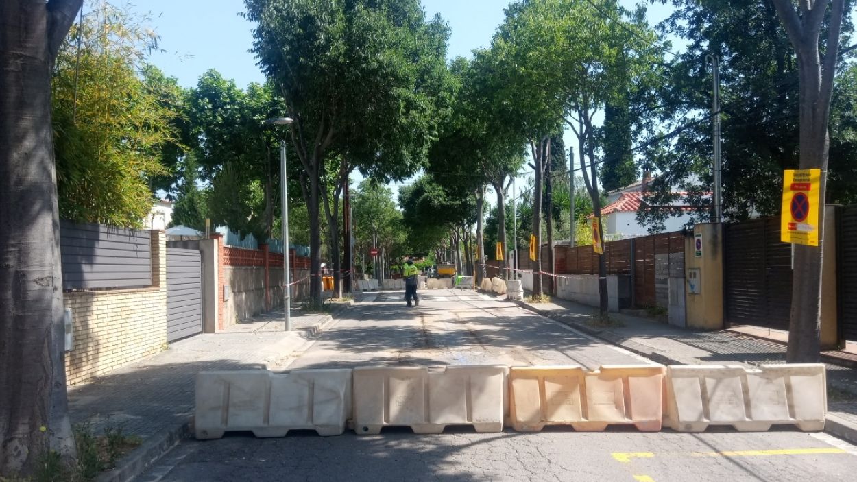 Tallat un tram del carrer de Tenerife per reparar el col·lector municipal
