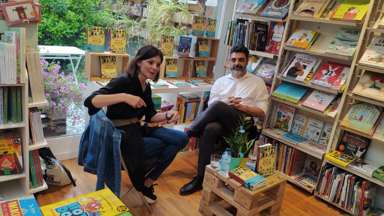Marta Vives reflexiona sobre l'amor amb Jofre Llombart a la llibreria Paideia