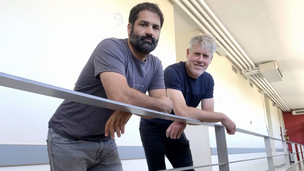 Alt: Antònia Font es prepara al Teatre-Auditori de Sant Cugat per tornar a pujar a l'escenari