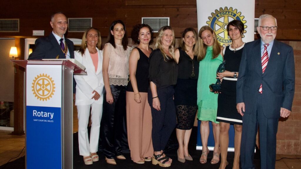 Alt: El Rotary Club Sant Cugat premia a diferents professionals de la sanitat en la 31a Nit Rotària