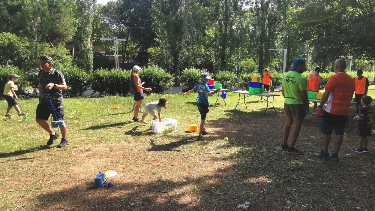 Prop de 90 famílies participen a la 10a edició  de la Cursa d'Orientació Familiar al Parc Central