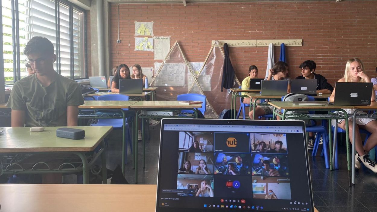 L'Institut Arnau Cadell acomiada la temporada radiofònica amb un podcast carregat de propostes