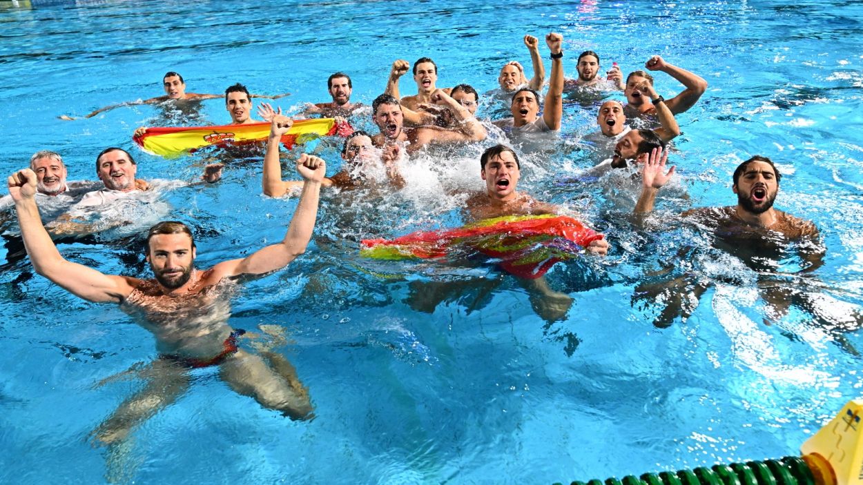 El jugador de waterpolo resident a Sant Cugat Blai Mallarach guanya el Mundial