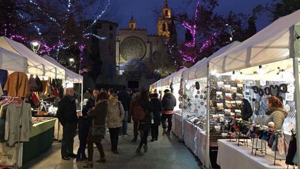 La Fira d'Artesans i Artesanes de Sant Cugat de juliol es trasllada a la tarda-nit