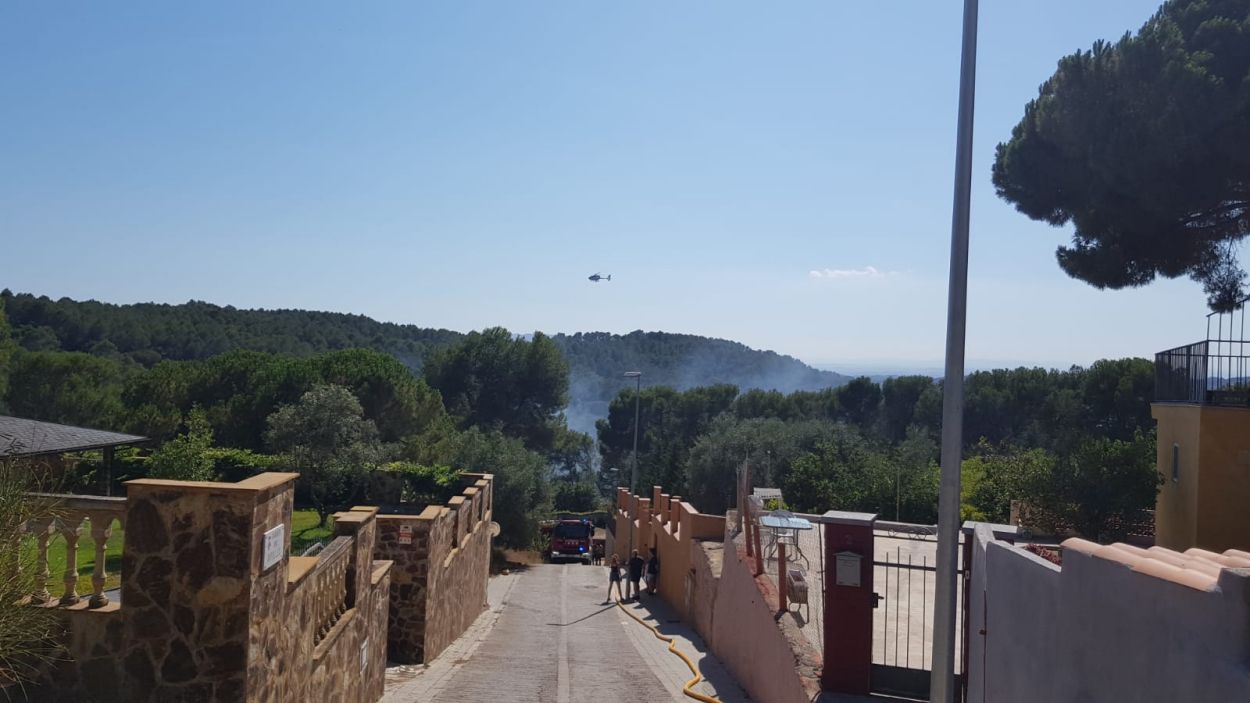 Un incendi crema 4.000 metres quadrats a la Serra de Galliners