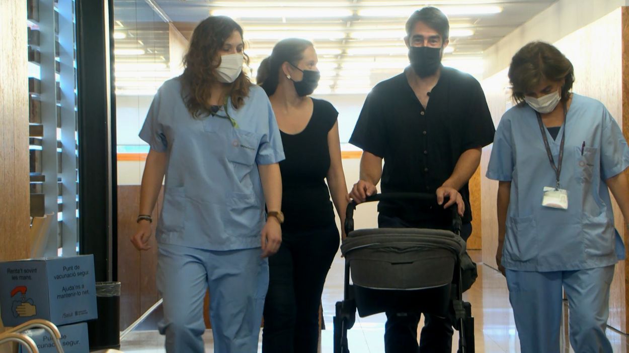 L'escolta activa i un tracte més humà, claus per a un part respectat