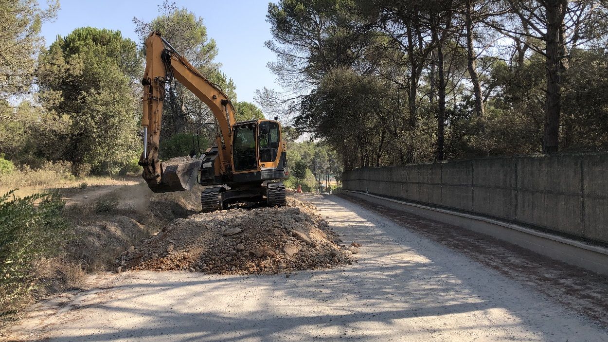 En marxa les obres del camí de l'Avenç per tenir-les enllestides a l'inici del curs escolar