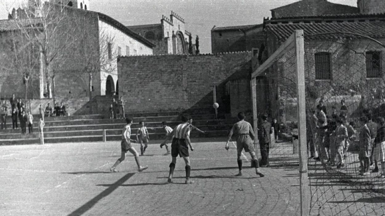 Un camp de futbol a tocar del Monestir: el Sant Cugat d'abans, en imatges