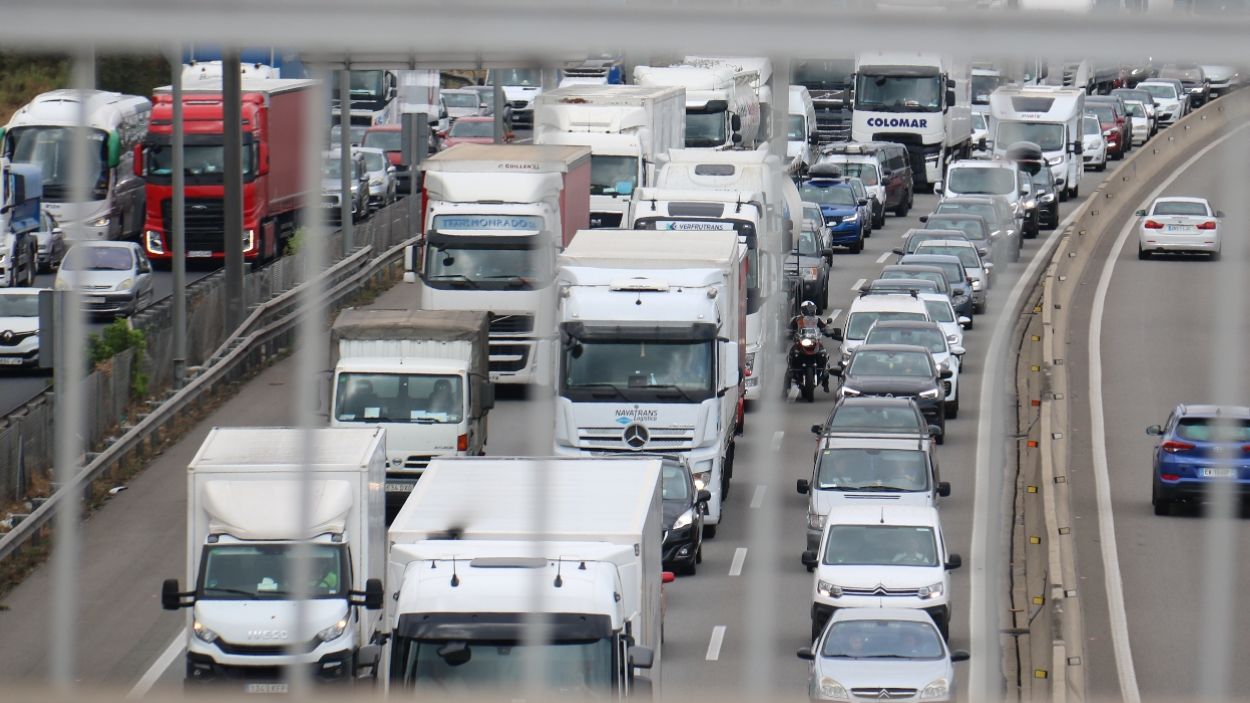 Trànsit planteja reduir el límit de velocitat en deu trams de l'AP-7 fins a 100 km/h