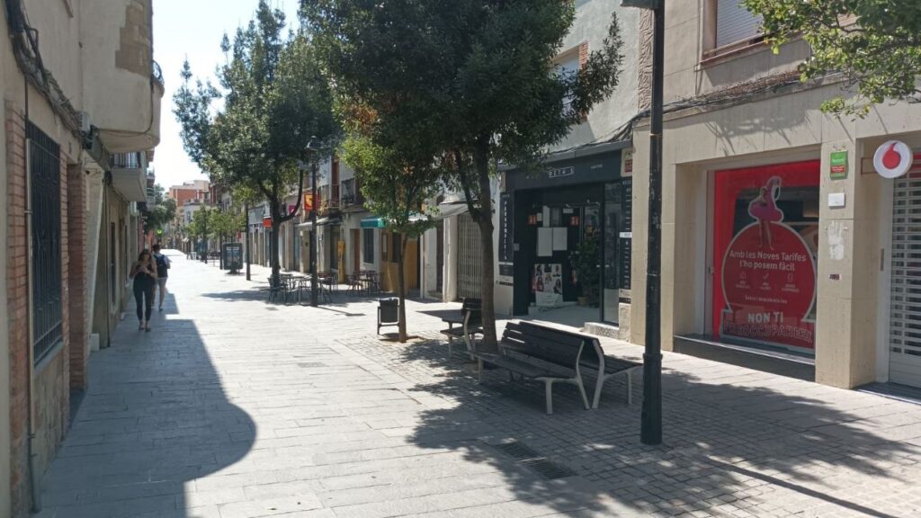 Alt: El tancament o el trasllat de comerços: les amenaces del petit comerç de Sant Cugat