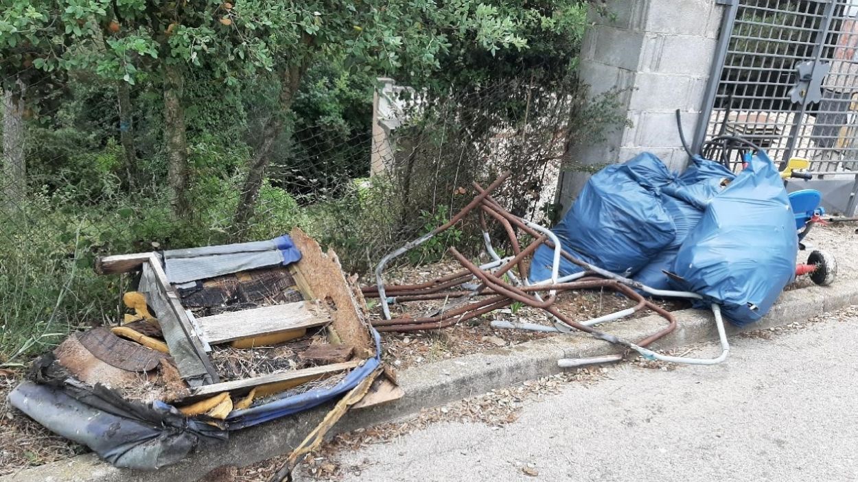 Sant Cugat registra sis abocaments de deixalles a l'entorn natural des que va començar l'estiu