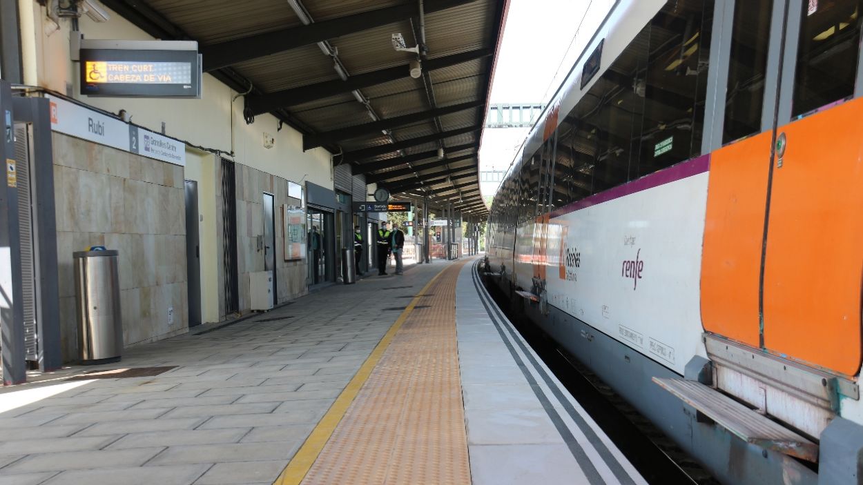La línia R8 de Rodalies recupera el servei ferroviari entre Rubí i Castellbisbal