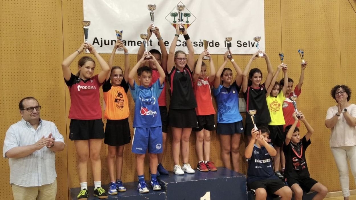 Sofia Carro i Tian Xiang guanyen l'Open de Cassà de tenis taula