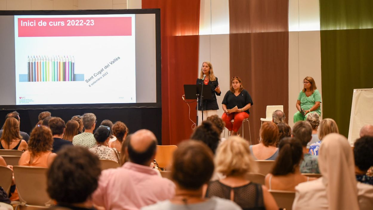 La comunitat educativa dona la benvinguda a un nou curs 