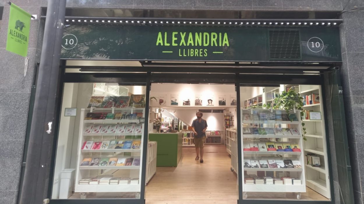 La nova i renovada Llibreria Alexandria ja està oberta
