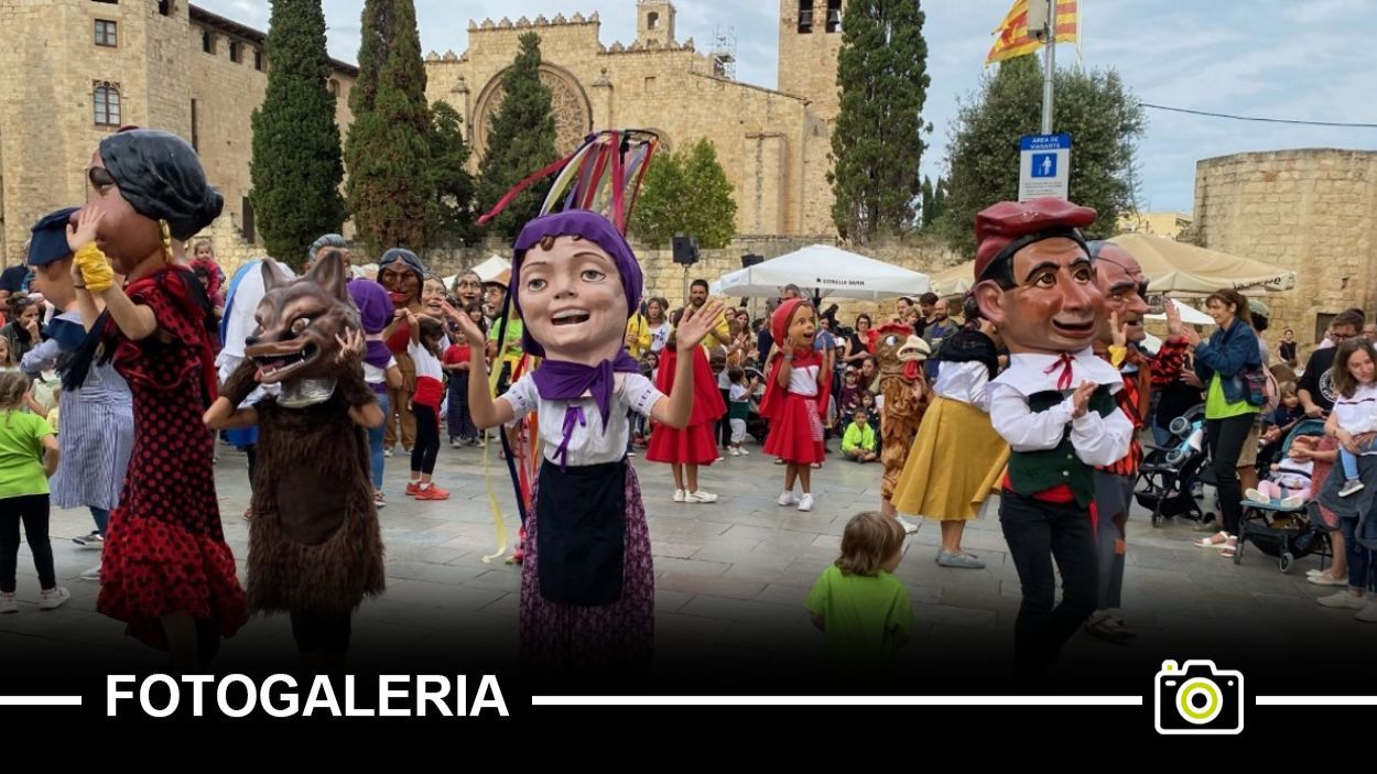 Els Caparrots omplen de somriures la cercavila de la 6a Diada de Testes