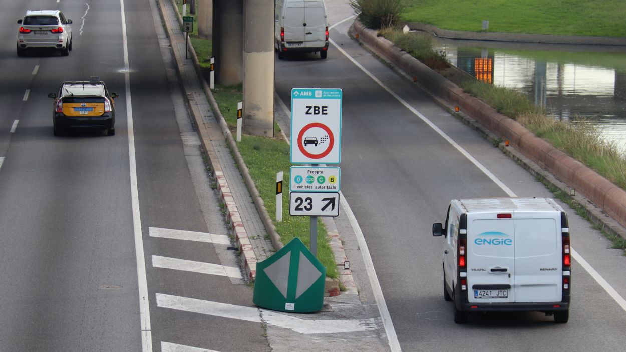 Barcelona ampliarà les excepcions per a la ZBE a les rendes baixes i repartidors a punt de jubilar-se