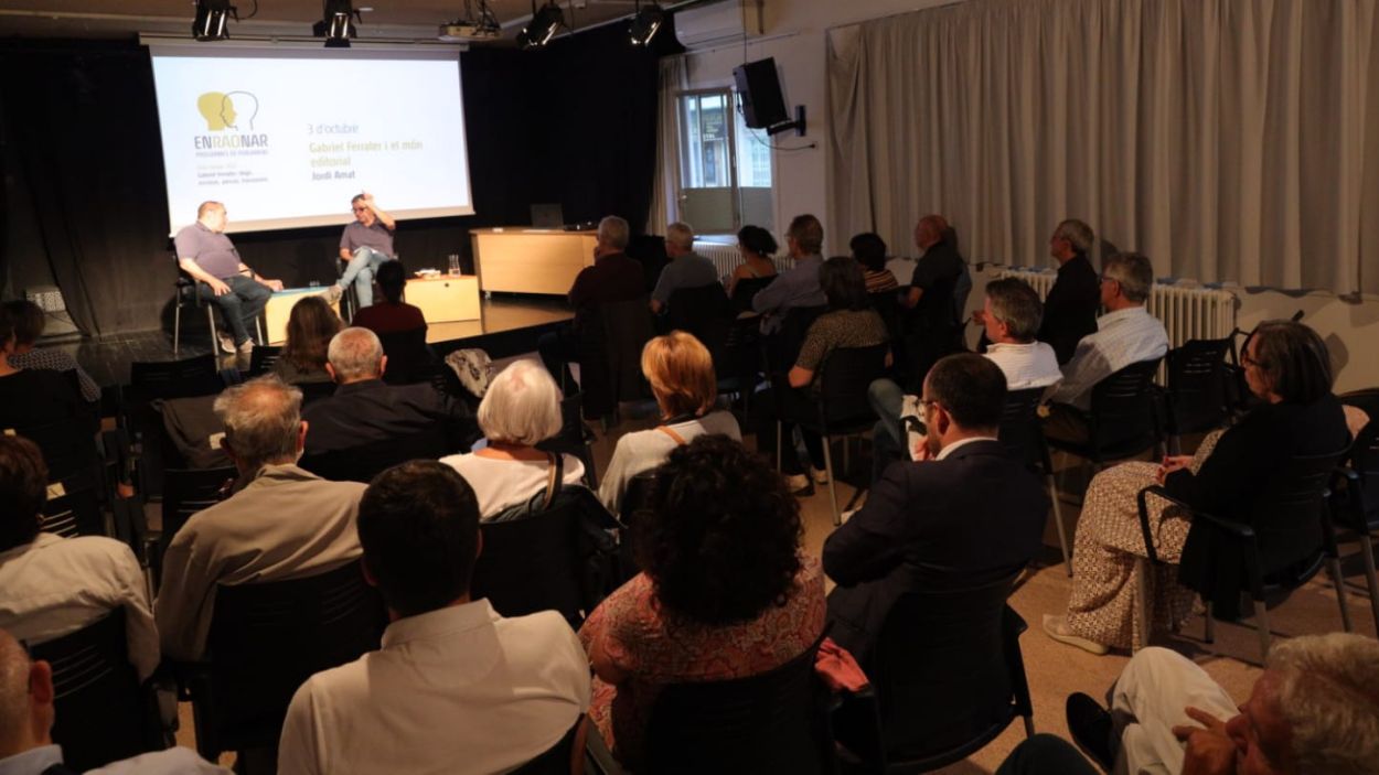 Recupera la primera xerrada del cicle 'Enraonar' amb el filòleg Jordi Amat