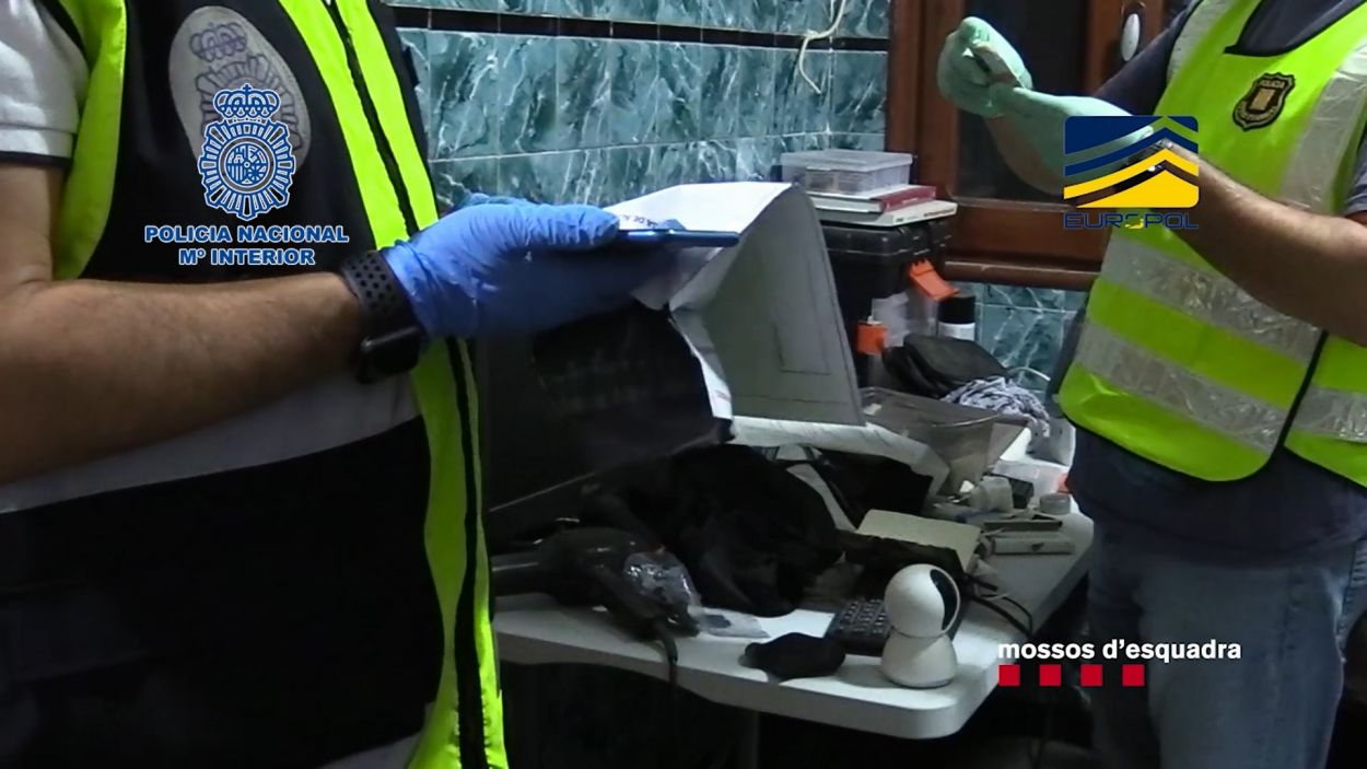 Detenen a Sant Cugat un dels presumptes responsables del laboratori de bitllets falsos de 500 euros més important d'Europa