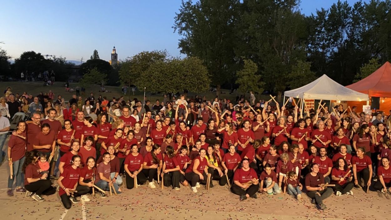 La Repicada fa bufar les espelmes dels 30 anys dels Bastoners