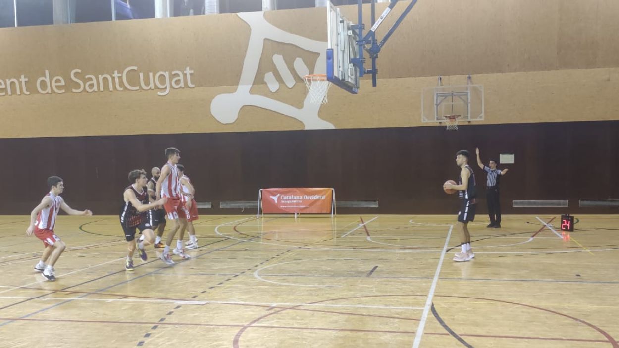 Brian Amabilino guia el triomf de la UESC davant un Vic que planta cara en tot moment