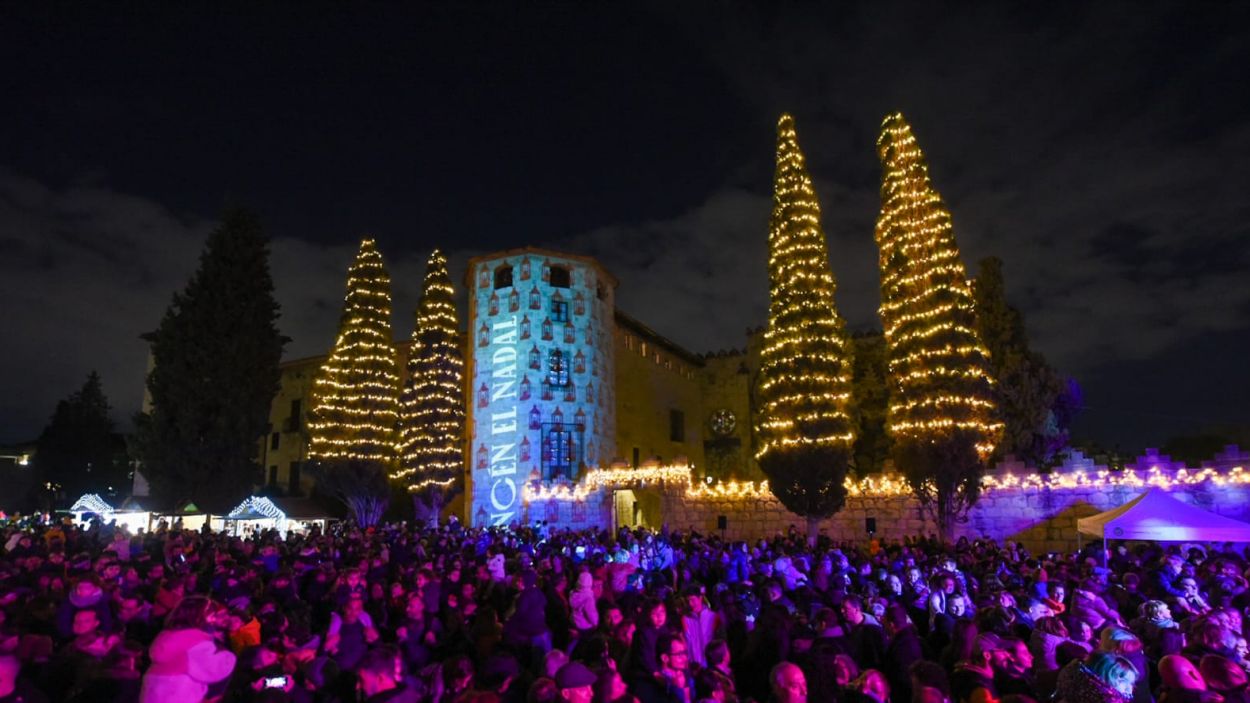L'enllumenat ja il·lumina la ciutat per donar la benvinguda al Nadal