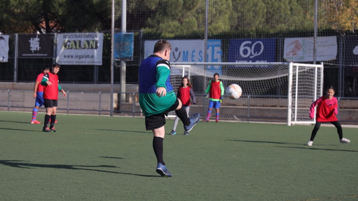 Gols, celebracions i diversió en la jornada de futbol inclusiu