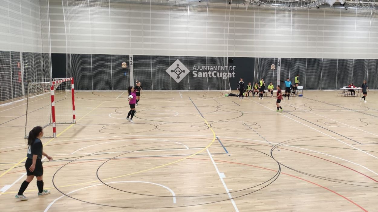 Golejada del Futbol Sala Sant Cugat femení per obrir una escletxa amb el descens