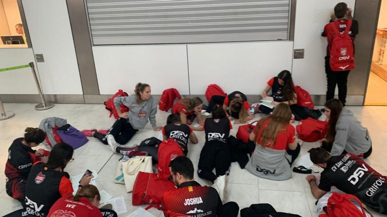 El primer equip del DSV-Volei Sant Cugat ja és a casa després de la cancel·lació de dos vols des de les Canàries