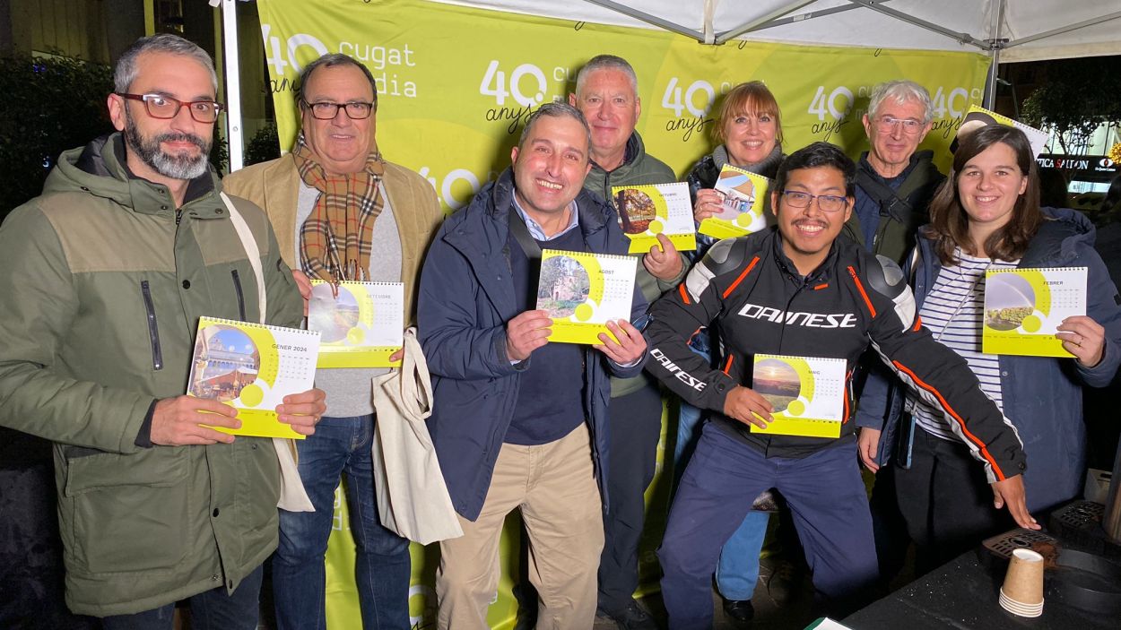 Cugat Mèdia presenta el tradicional calendari de sobretaula amb una xocolatada popular