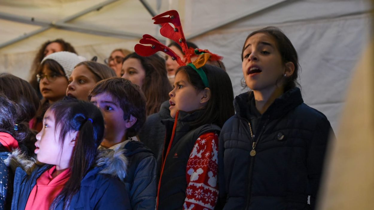 Les 'Nadales al carrer' escampen l'esperit nadalenc per la ciutat