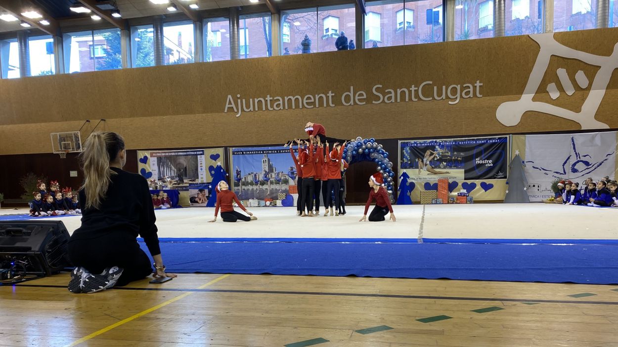 750 gimnastes del Rítmica i Estètica Sant Cugat acomiaden l'any amb el Festival de Nadal
