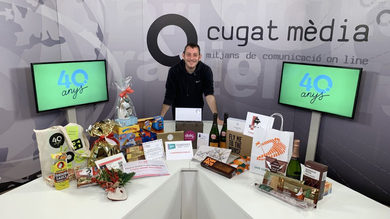 El guanyador de La Panera de Cugat Mèdia recull el premi, valorat en  més de 800 euros