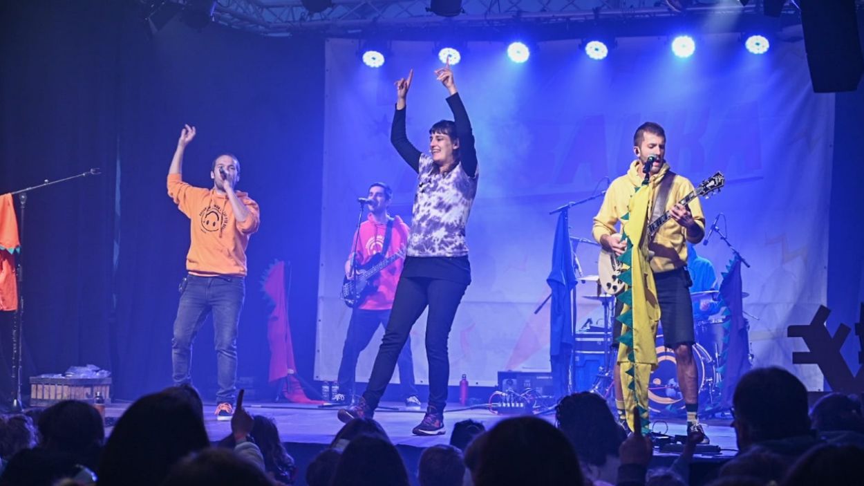 La música d'Ambauka dona el tret de sortida a l'Envelat de Nadal