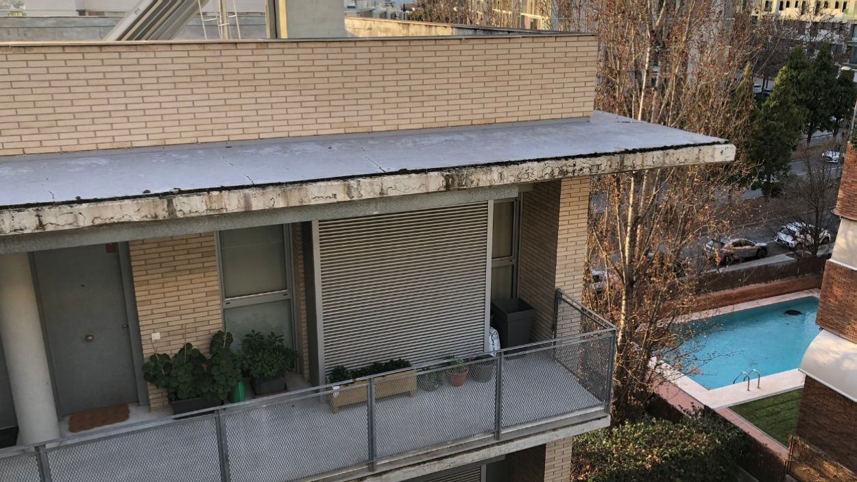 Goteres i despreniments de la façana als pisos de Promusa de Can Minguet