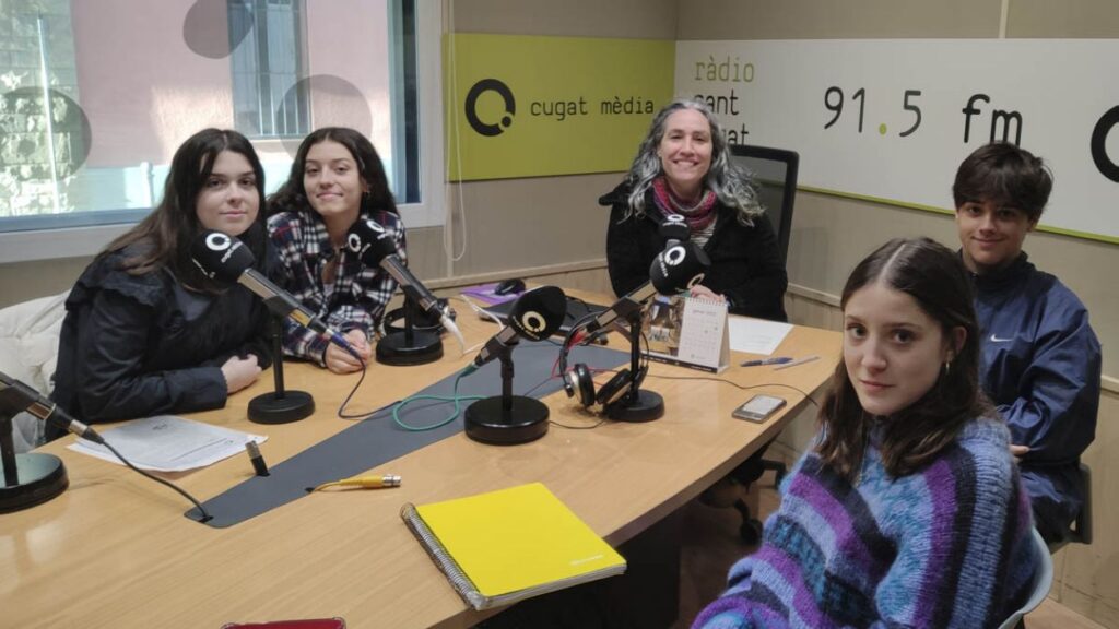 Alt: Cada mes l'institut Leonardo da Vinci fa un programa a Ràdio Sant Cugat
