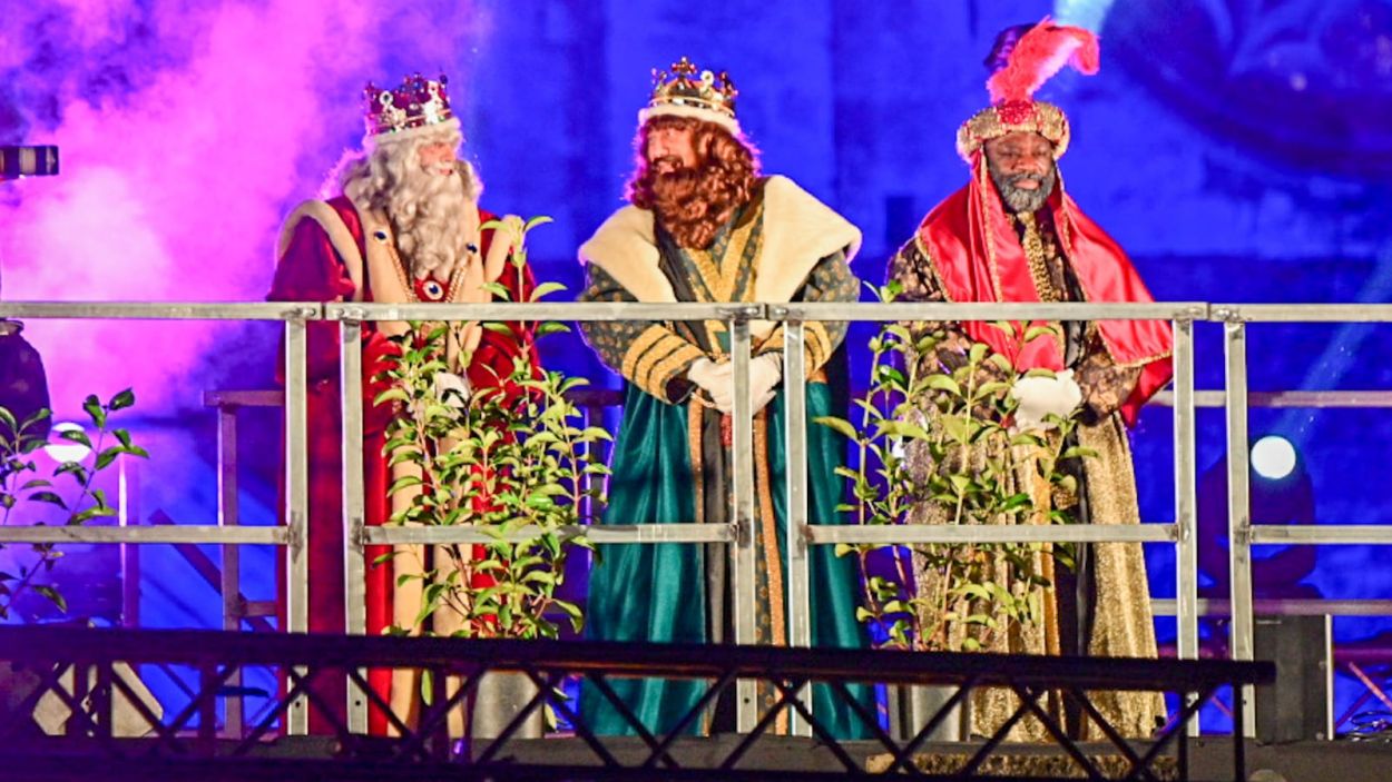 Llum, colors i molts caramels: Sant Cugat s'emociona amb l'arribada dels Reis Mags