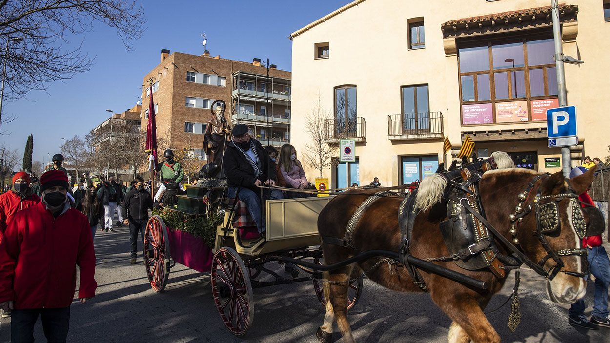 Tornen els Tres Tombs, que celebren 'més de 150 anys' a Sant Cugat amb la Creu Roja de banderers