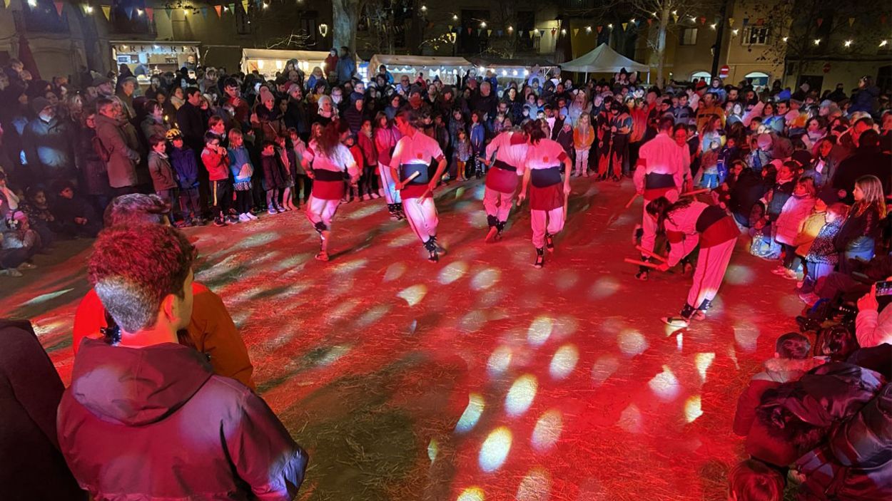 El foc i la cultura popular s'apoderen de la plaça de Barcelona amb la Festa dels Foguerons