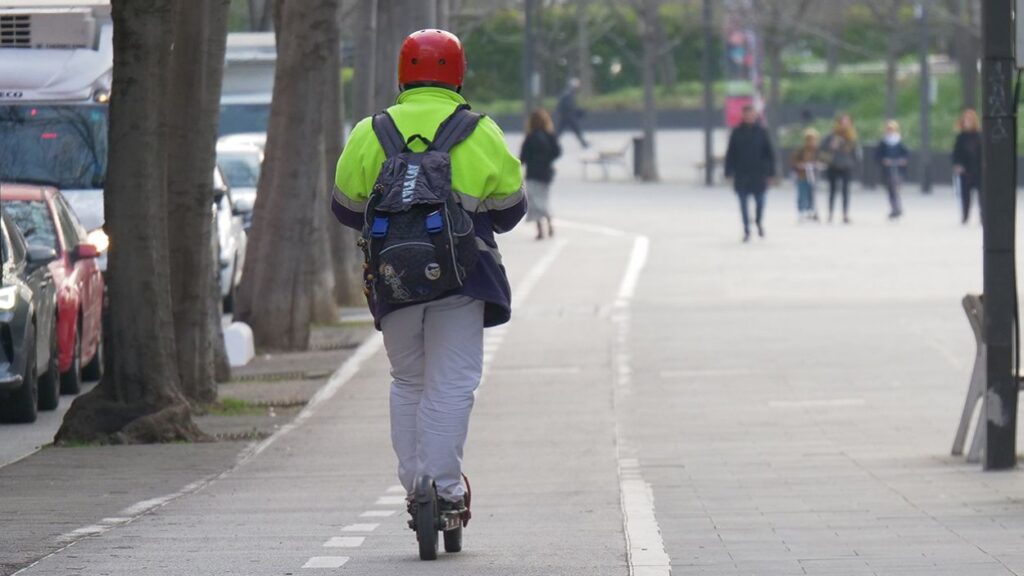 Alt: Sant Cugat prepara una prova pilot per prohibir els patinets elèctrics a Santa Maria i Santiago Rusiñol