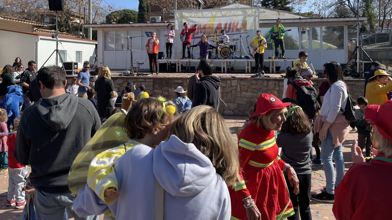 La música i les disfresses, protagonistes del Carnaval a Valldoreix