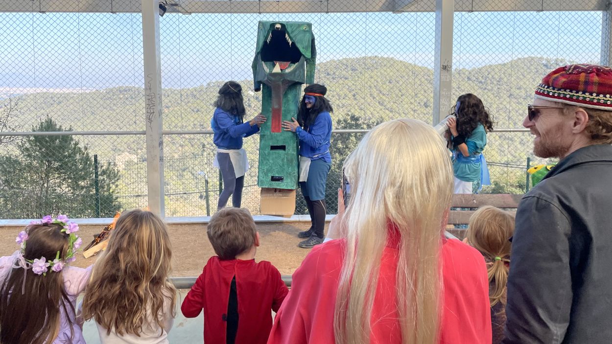 Gresca, rialles, balls i música omplen els carrers de les Planes per Carnaval