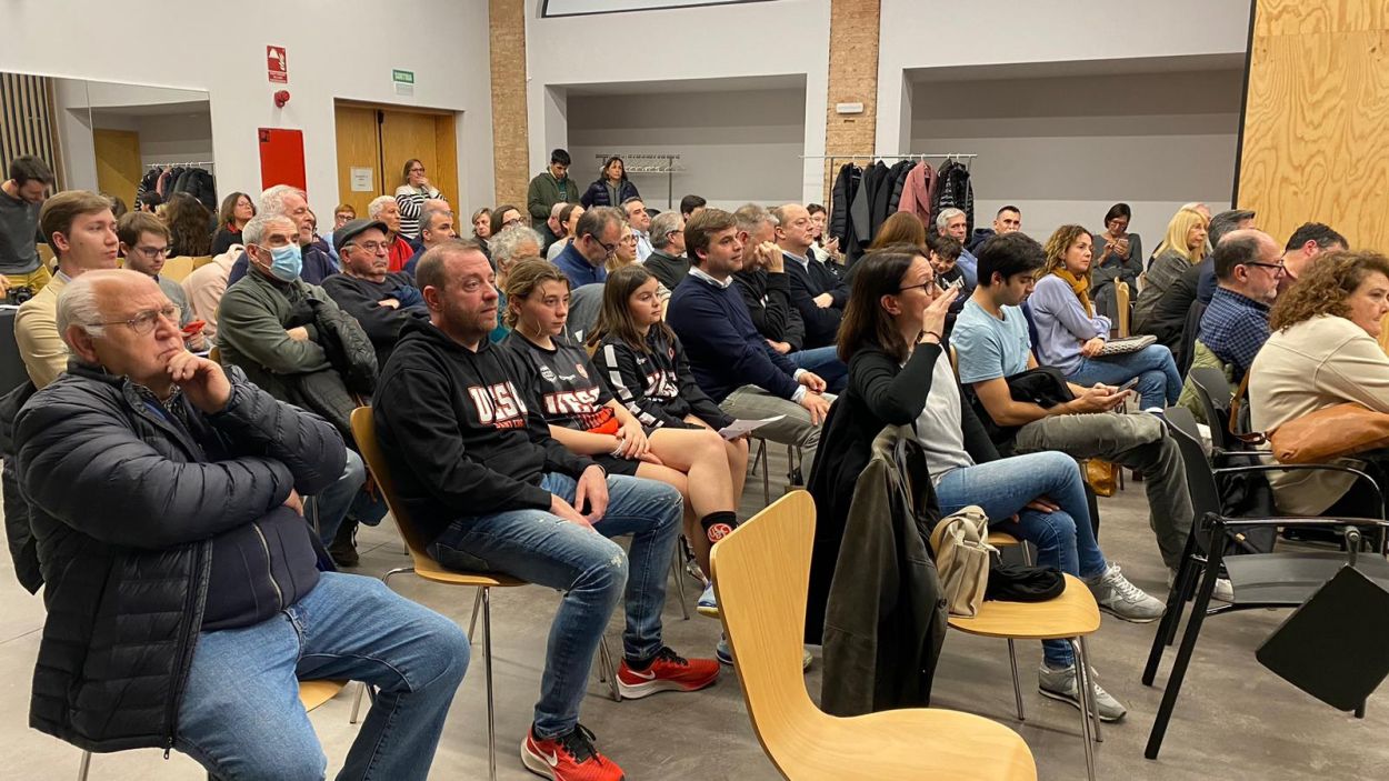 Els Jardins del Vallès, Can Cabassa i els equipaments per al bàsquet, a l'audiència pública