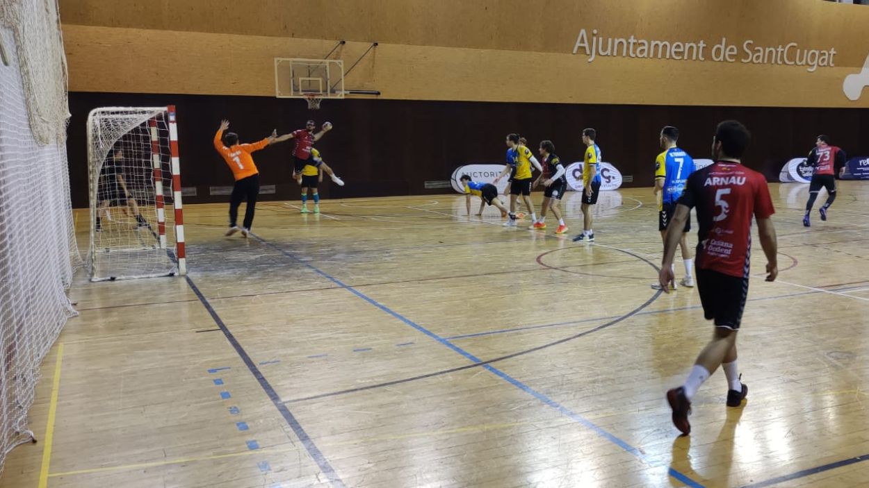 L'Handbol Sant Cugat s'afegeix a la protesta per la falta d'equipaments esportius